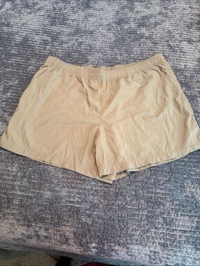 Women’s Columbia Casual Elastic Waist Beige Shorts